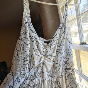 Torrid White & Black Floral Sundress - Pockets!